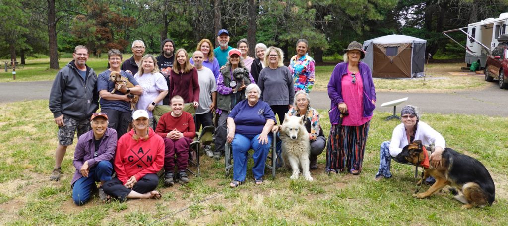 Group photo 2 from the 3rd annual Oregon Nomad Meetup O'23 About PNW Nomad Meetups Page Images - O' 23 pnwnomadmeetup2